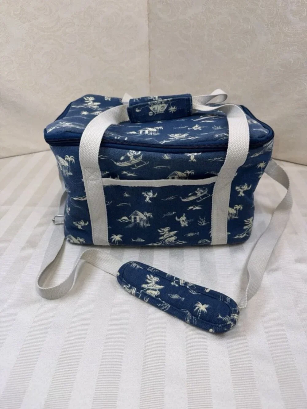 Disney Parks STITCH Blue Soft Side Beach Bag Cooler Picnic Tote Shoulder Strap